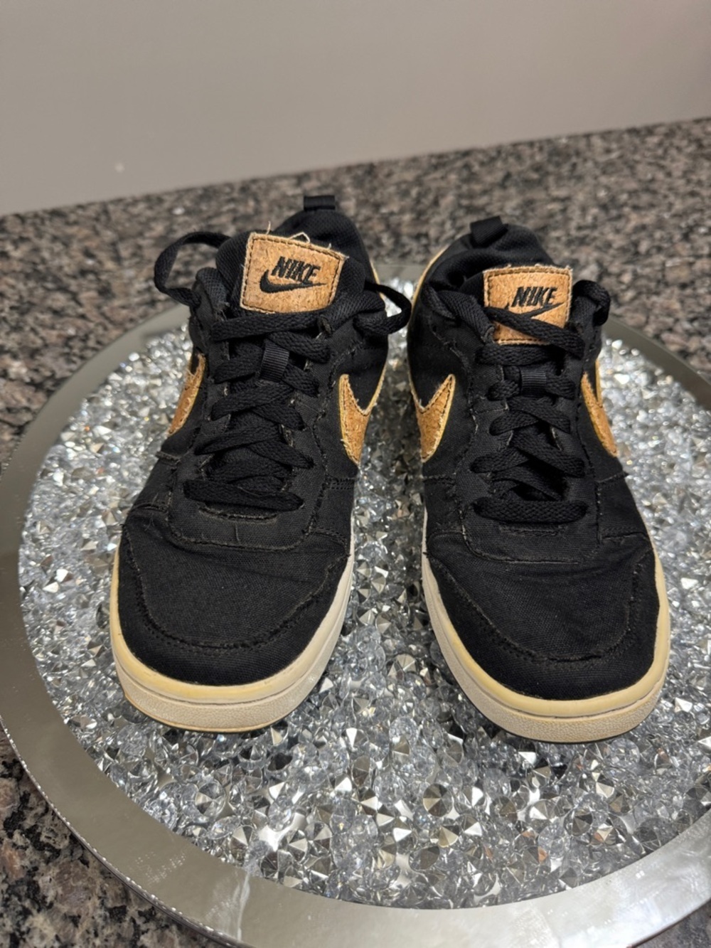 Nike Black and Tan cork leather Low-Top Sneakers 5Y - Picture 8 of 13